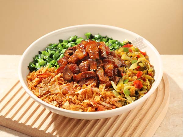 雙椒酸菜鹵肉拌飯